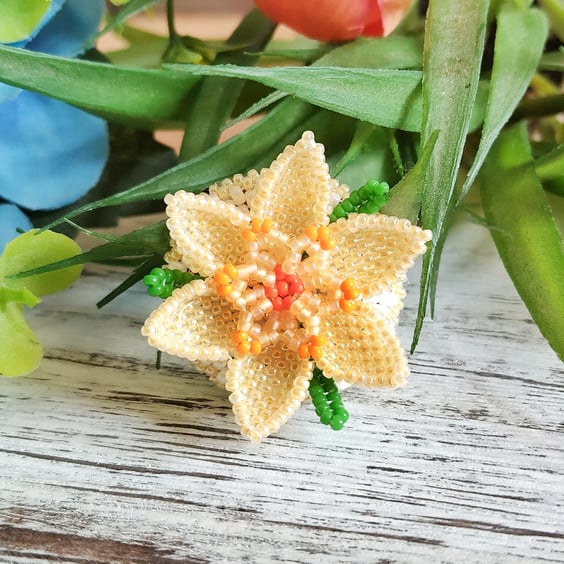Beaded Pale Yellow Daffodil Brooch