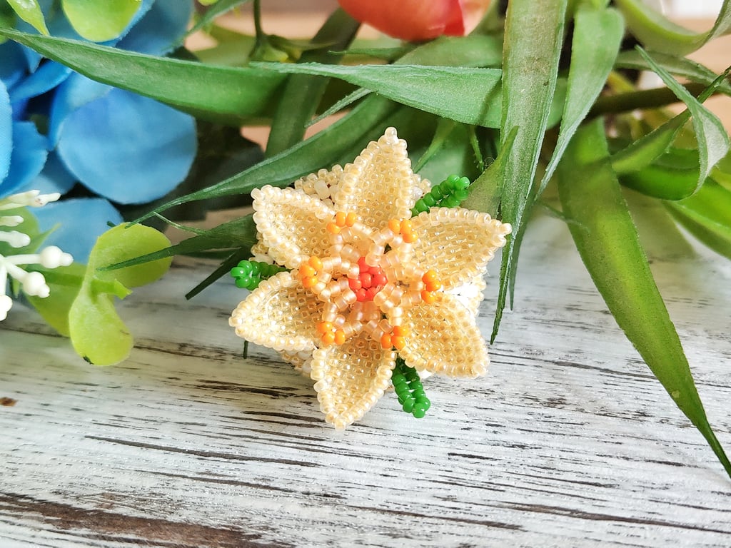 Beaded Pale Yellow Daffodil Brooch