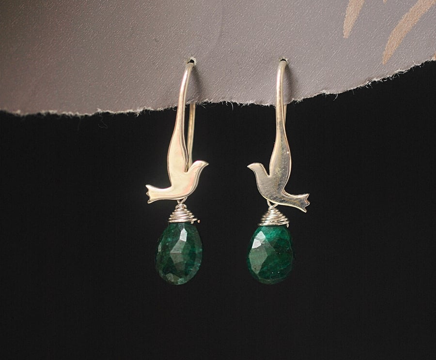 925 silver earwire dangle birds dove genuine faceted green raw emerald teardrops