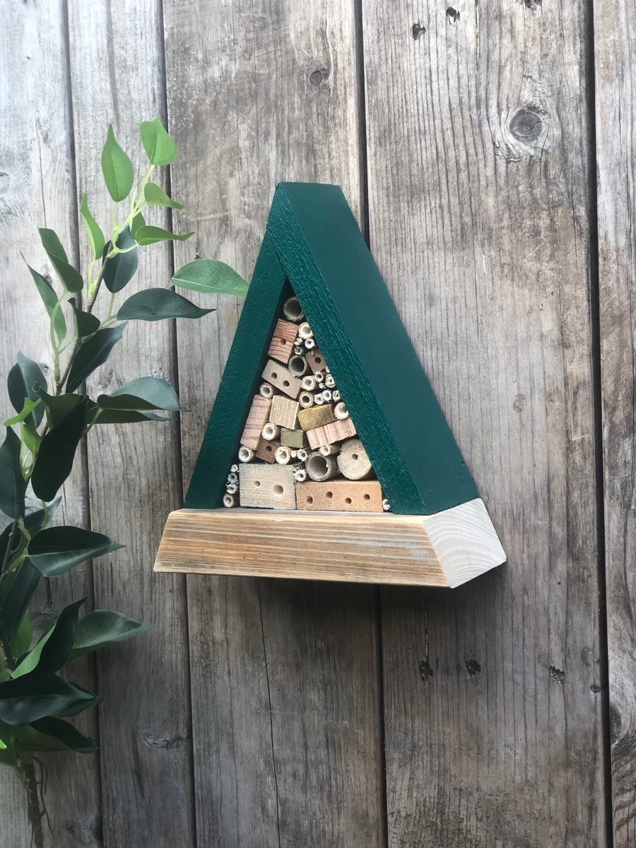 Bee hotel - Bug hotel - Bug box - Gift for gardeners - Bee gift - Nature gift 