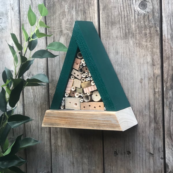 Bee hotel - Bug hotel - Bug box - Gift for gardeners - Bee gift - Nature gift 