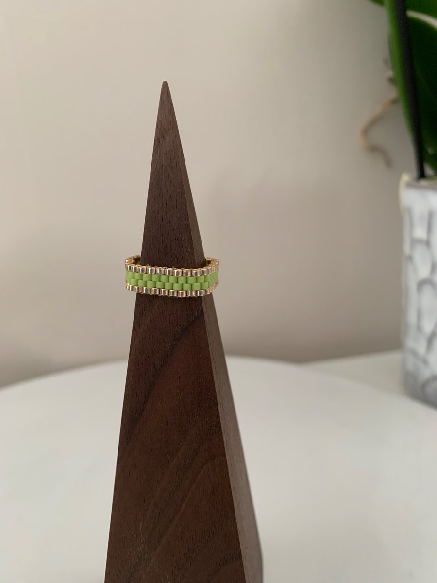Lovely pistachio and champagne colour beaded ring