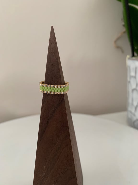 Lovely pistachio and champagne colour beaded ring