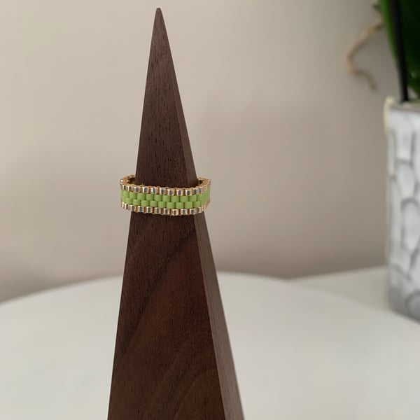 Lovely pistachio and champagne colour beaded ring