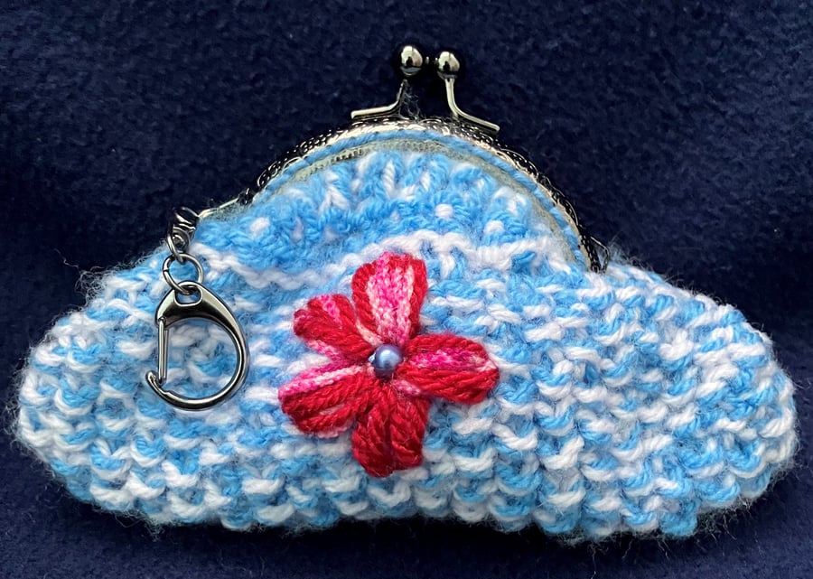 Vintage Style purse with a gun metal click shut clasp - Special Gift