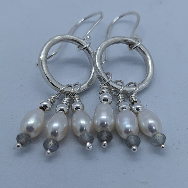 Silver hoop earrings with cultured pearl beads