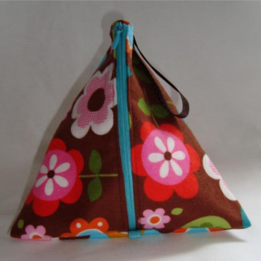 Knitting Pouch- Pyramid Style- Flower Power Love