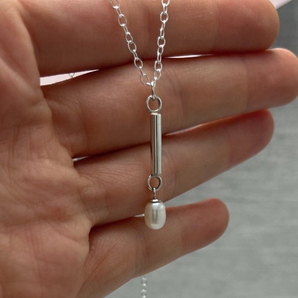 Rice Pearl Bar Pendant & 18" Trace Chain