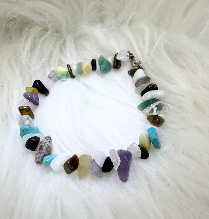 Precious stone chip bracelet