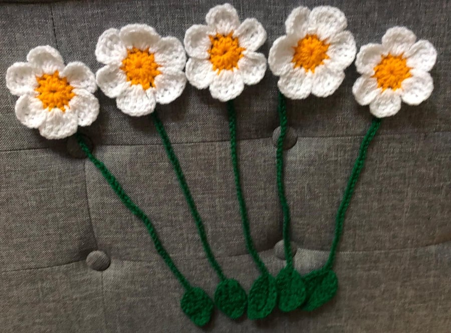 Crochet Daisy Bookmarks 