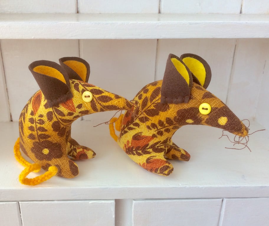 Funky Ray 60s RETRO Mouse in Vintage Barkcloth