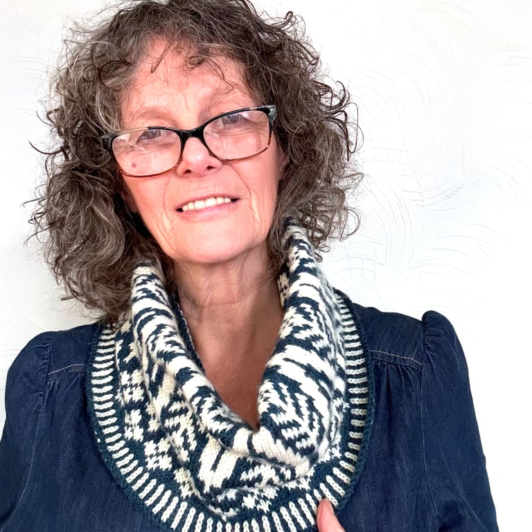 Zimbrel Cowl Knitting Kit , Pattern PLUS WYS Croft Yarn