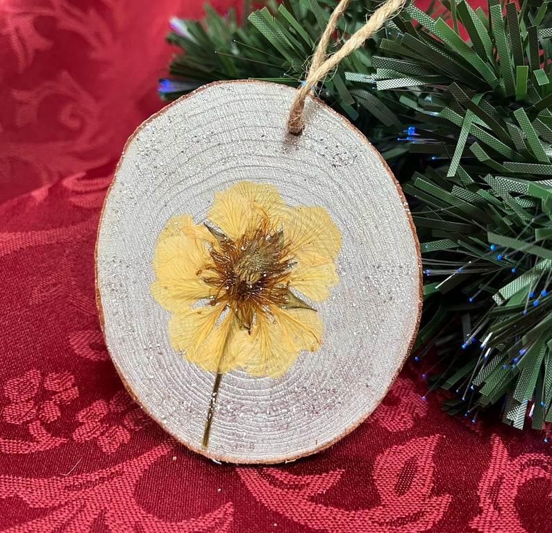 Real Pressed Flower, Geum, Wood Slice Hanging Christmas Tree Decorations