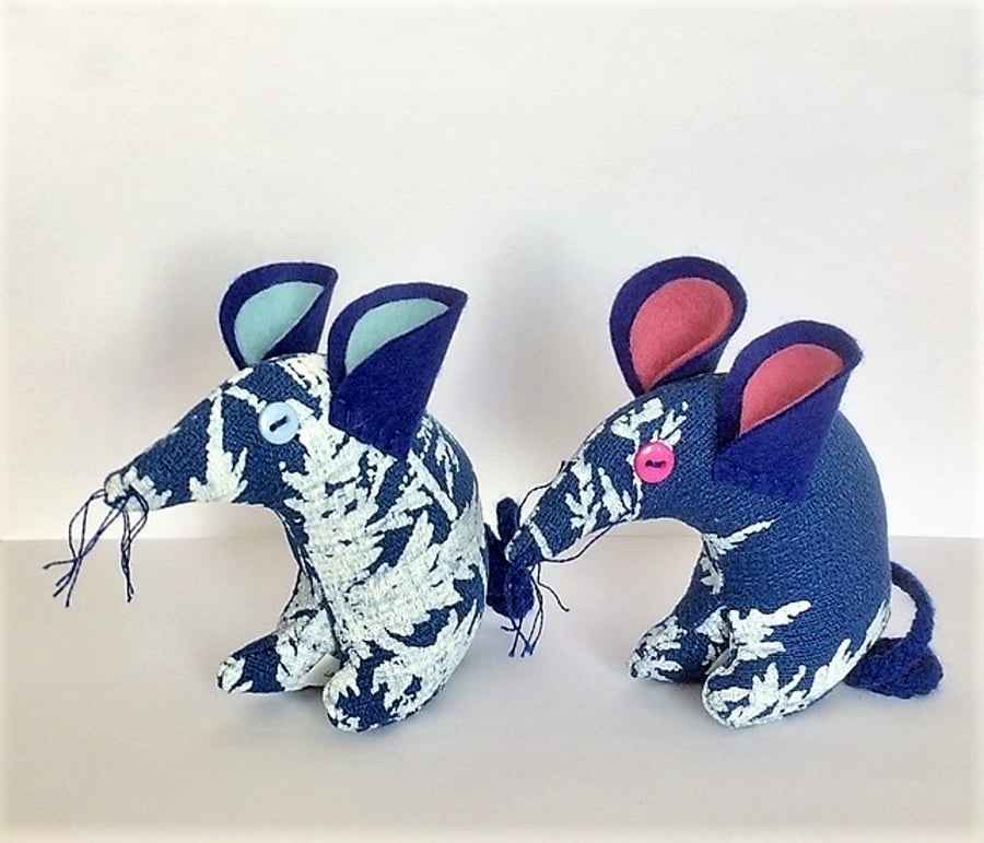 Frosty Fern Mouse a Smart Navy and White Barkcloth Vintage Fabric