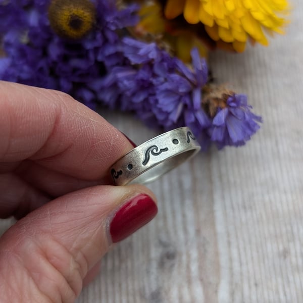 Sterling Silver Wave Pattern Ring - JBJ4017