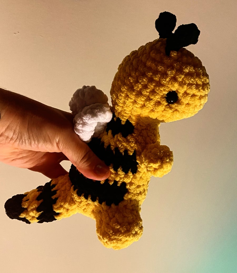 Crochet bumble bee 