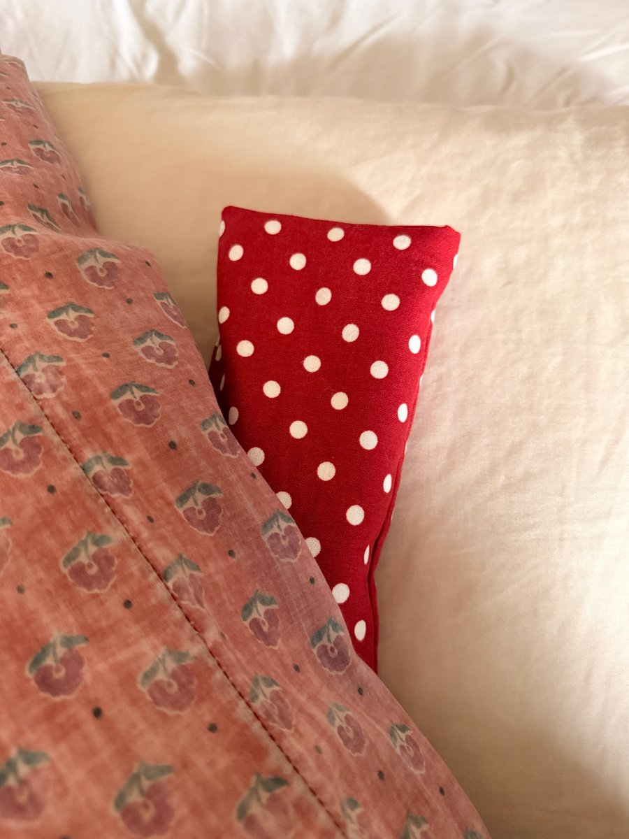 Lavender and hop sleep-aid bag - White dots on red