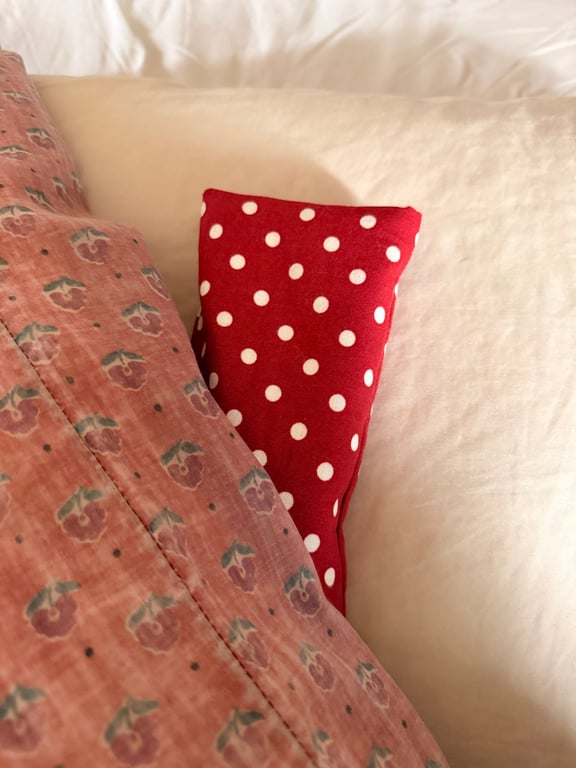 Lavender and hop sleep-aid bag - White dots on red