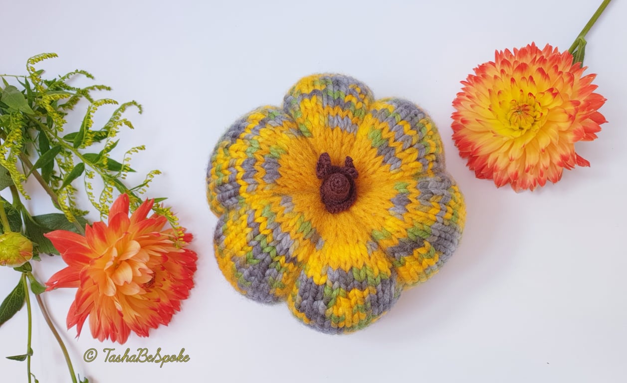 Hand knitted pumpkin, Halloween décor, Autumn decoration, Handmade gift 