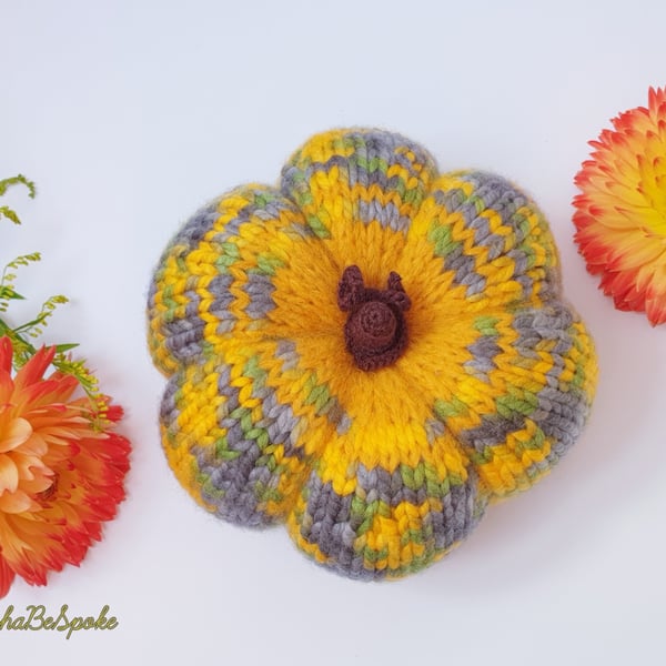 Hand knitted pumpkin, Halloween décor, Autumn decoration, Handmade gift 