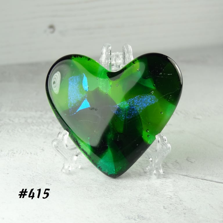 Green fused glass heart pocket hug with stand 5x4.5cm, handcrafted (415)