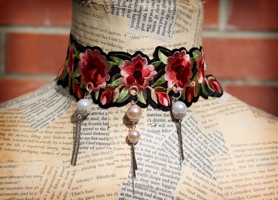 Rose Flower Pearl Bead Necklace Choker