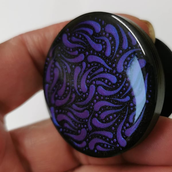 Hand painted phone grip iridescent purple 