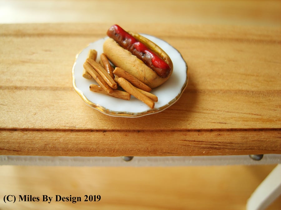 1:12 Scale Hot Dog and Chips Miniature for Dolls House