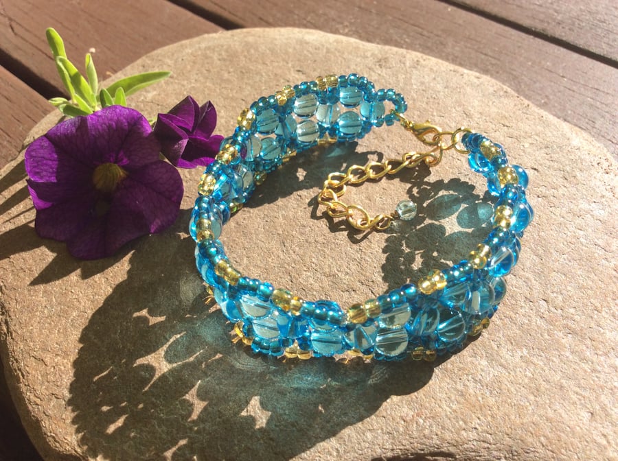 Turquoisetastic Glass Bead Bracelet 