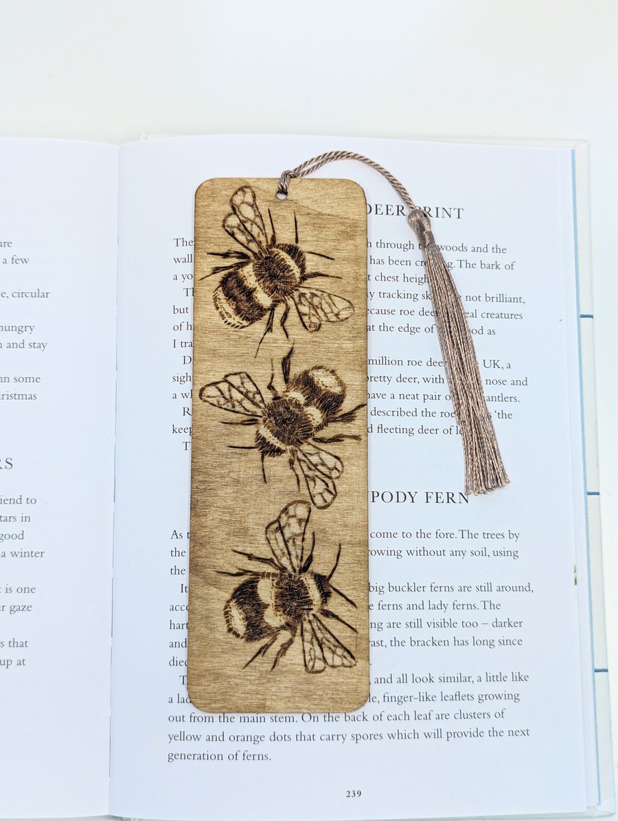 Wooden bookmark with pyrography bees, unisex, gift for a bee lover