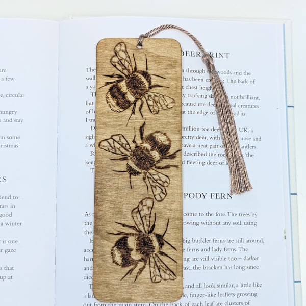 Wooden bookmark with pyrography bees, unisex, gift for a bee lover