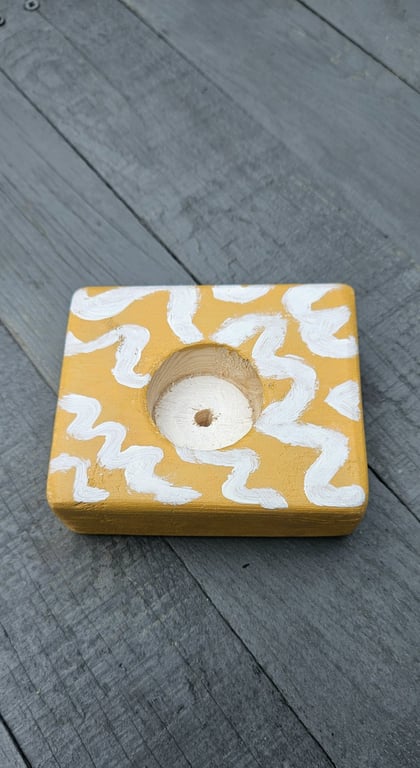 Single beach design tealight holder