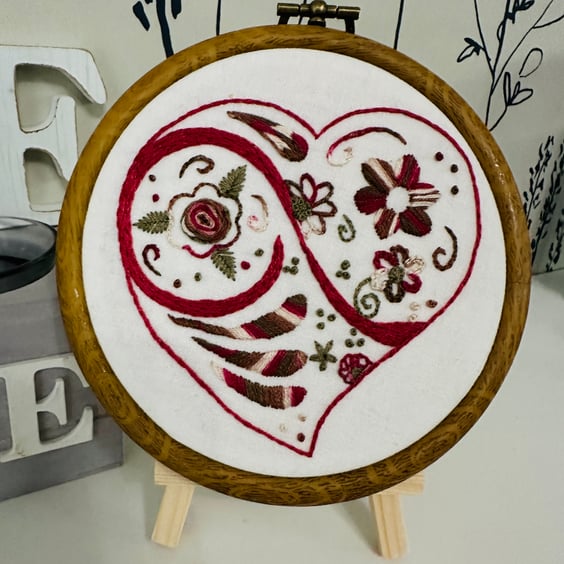 An embroidered floral heart picture birthday mothers day, anniversary valentine