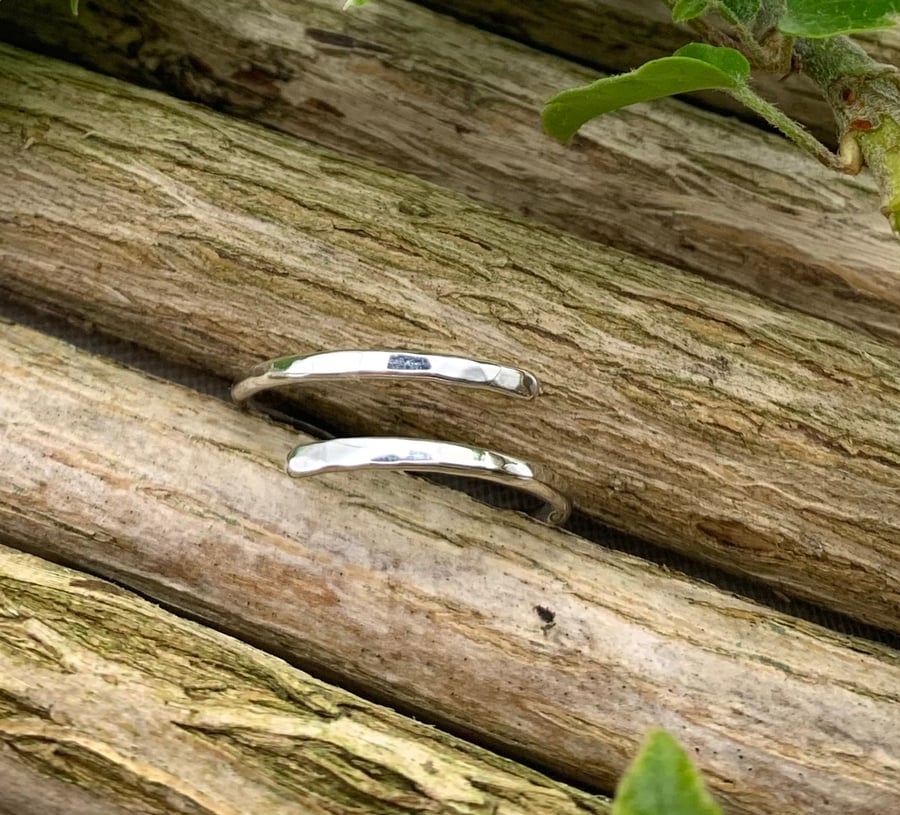 Adjustable cross-over ring in recycled sterling silver 
