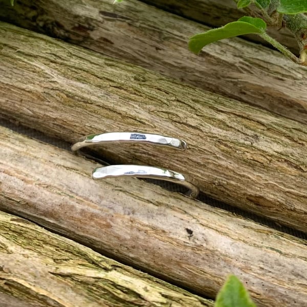 Adjustable cross-over ring in recycled sterling silver 