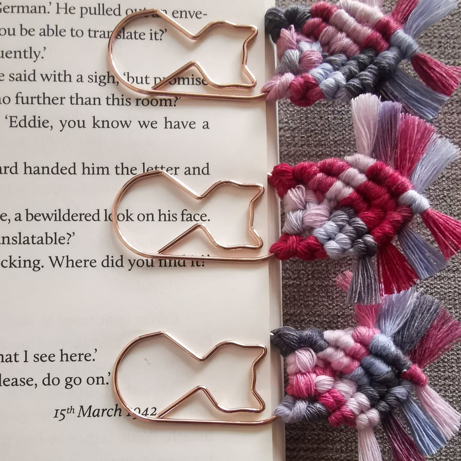 Bookmark - Handmade, macrame jumbo cat paperclip, page markers - red marble