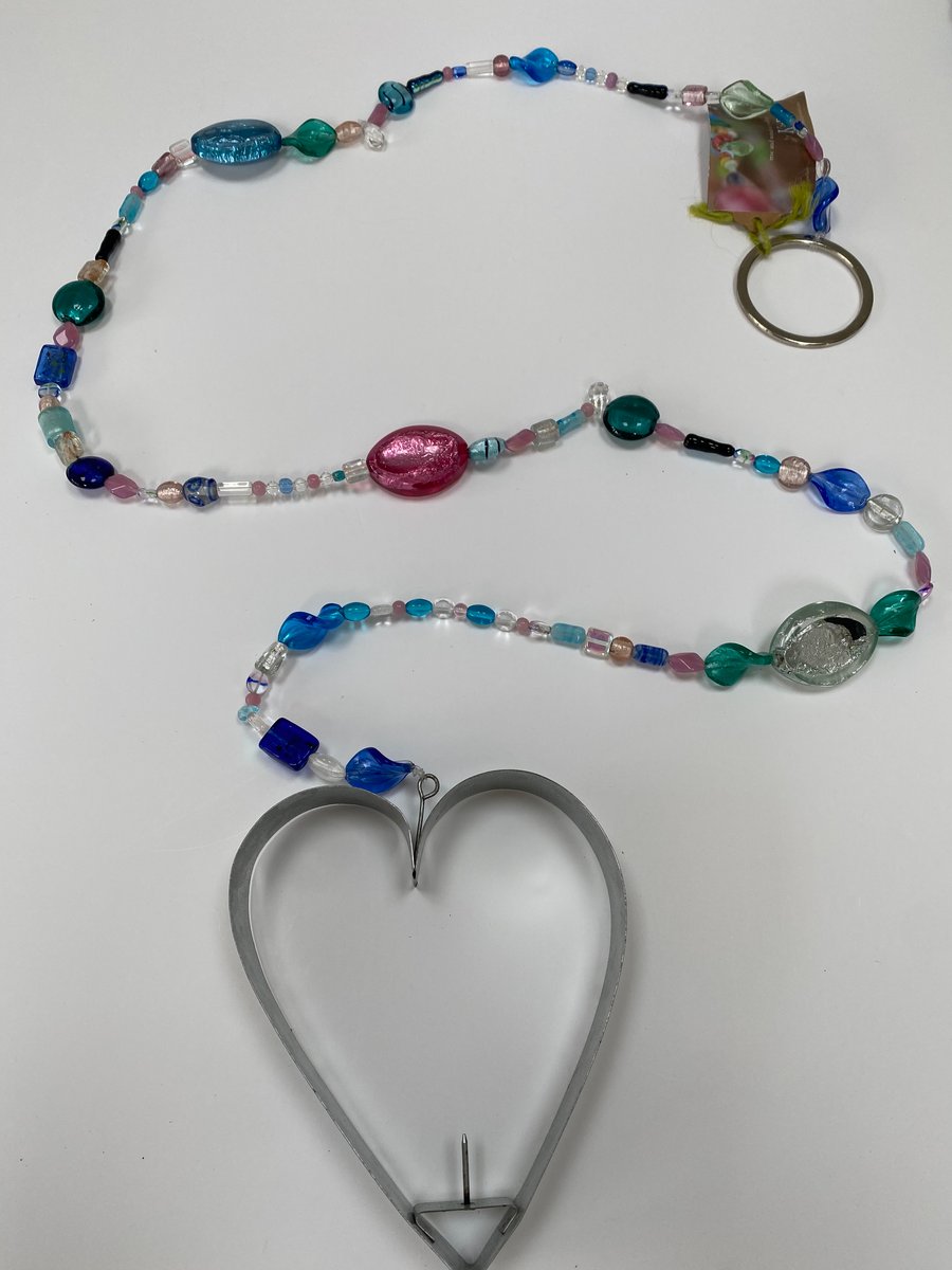 Light catcher with Glass Beads and Love Heart for Garden or Home KR1003