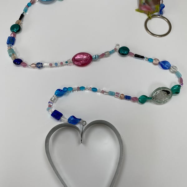 Light catcher with Glass Beads and Love Heart for Garden or Home KR1003