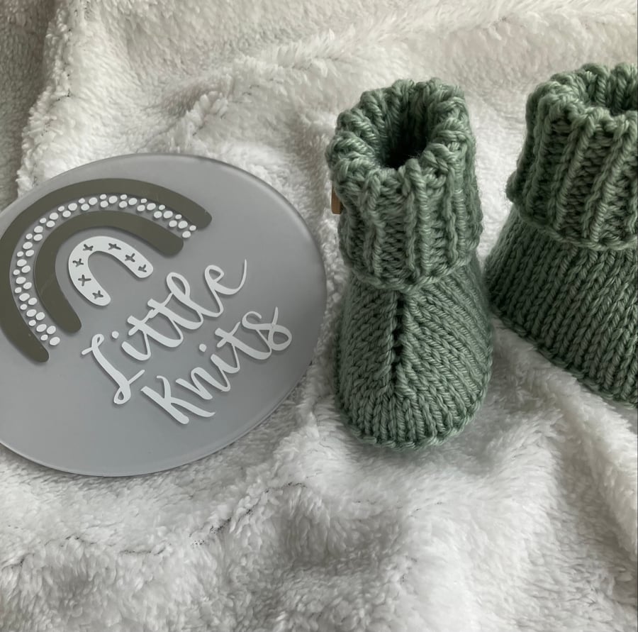 Hand Knitted ‘Kenzie’ Baby’s Hugg Booties (0-6 months)