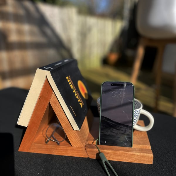 Magnetic Book Stand – Solid Cherry Reading Stand No.1