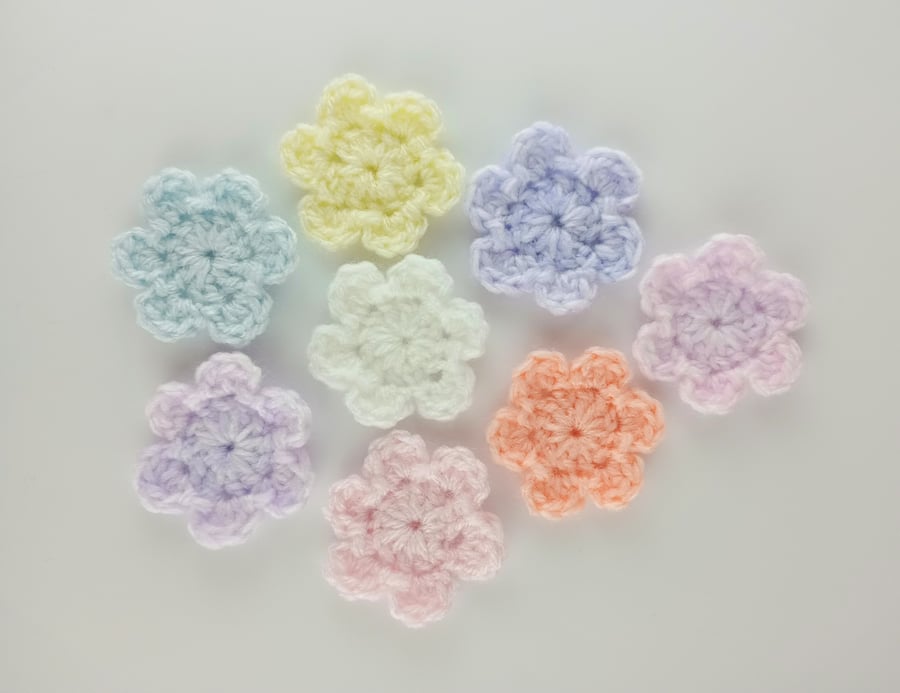Crochet Flowers - 8 single layered crochet flowers in pastel colours