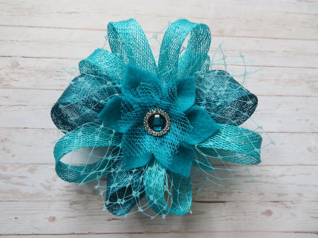 Small Turquoise and Teal Aqua Sinamay Loop & Feather Veiling Felt Flower Comb