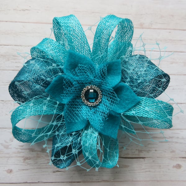Small Turquoise and Teal Aqua Sinamay Loop & Feather Veiling Felt Flower Comb