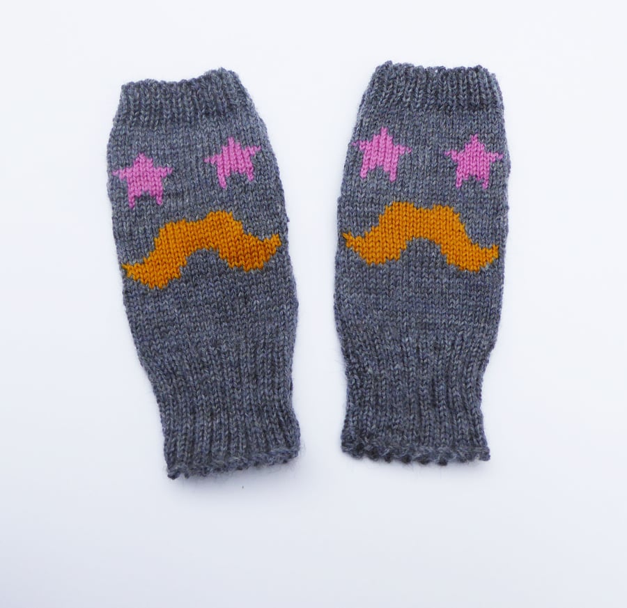 Fingerless Gloves knitted in grey wool with Fun Face design