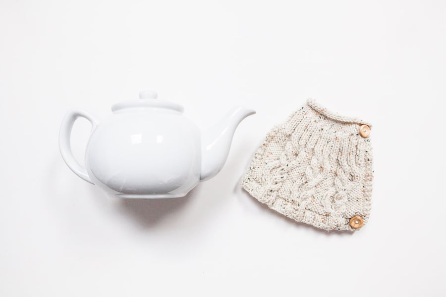 Oatmeal hand knitted tea cosy - Teapot cosy - Tea lover's gift