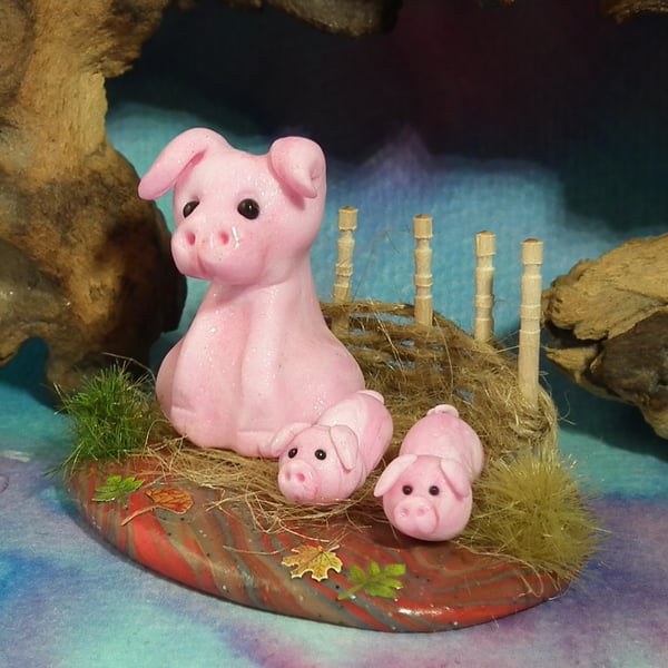 Tiny Pig 'Prudie' with two tiniest fingertip piglets on fenced tableau OOAK