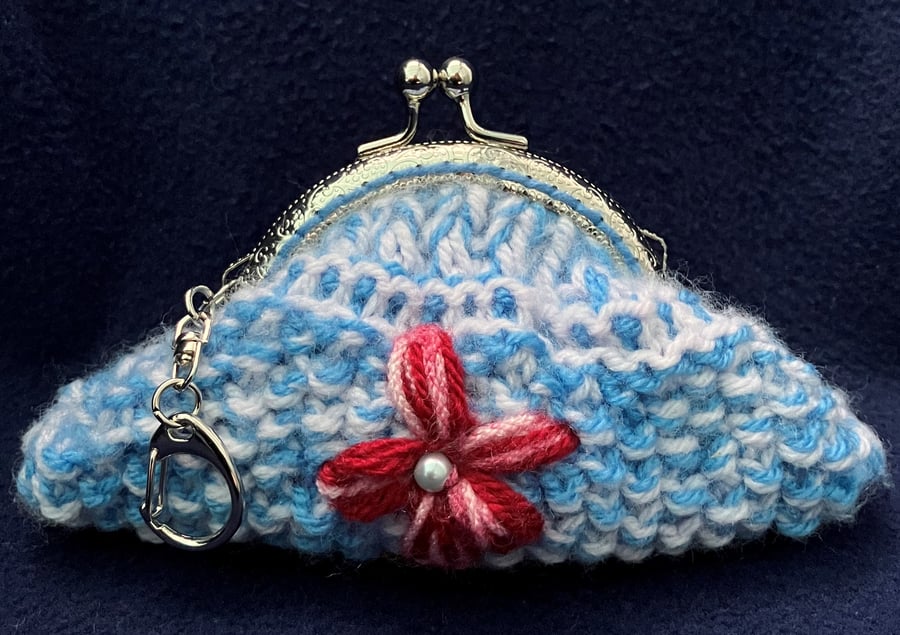 Vintage Style purse with a silver tone click shut clasp - Special Gift