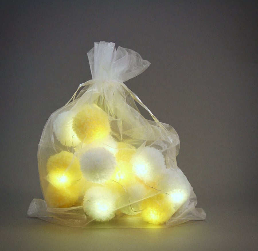 20 pom-pom LED fairy lights in yellow and white 