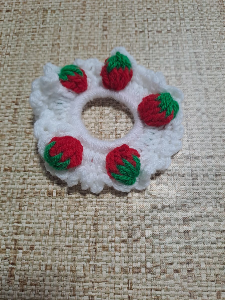 strawberry crochet scrunchie - white