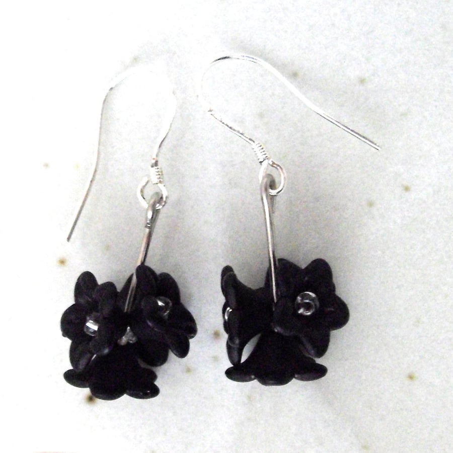 Beautiful Black Flower Garland Earrrings